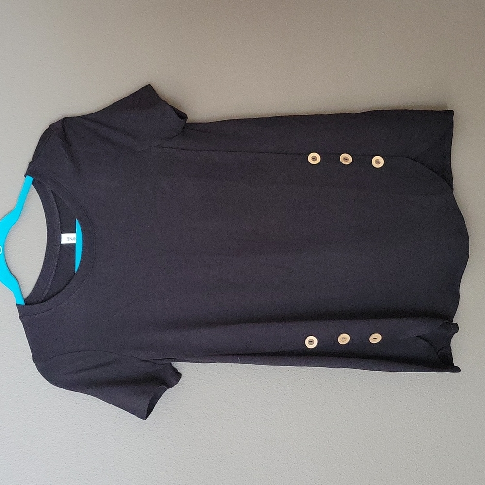 Button detail top NWOT